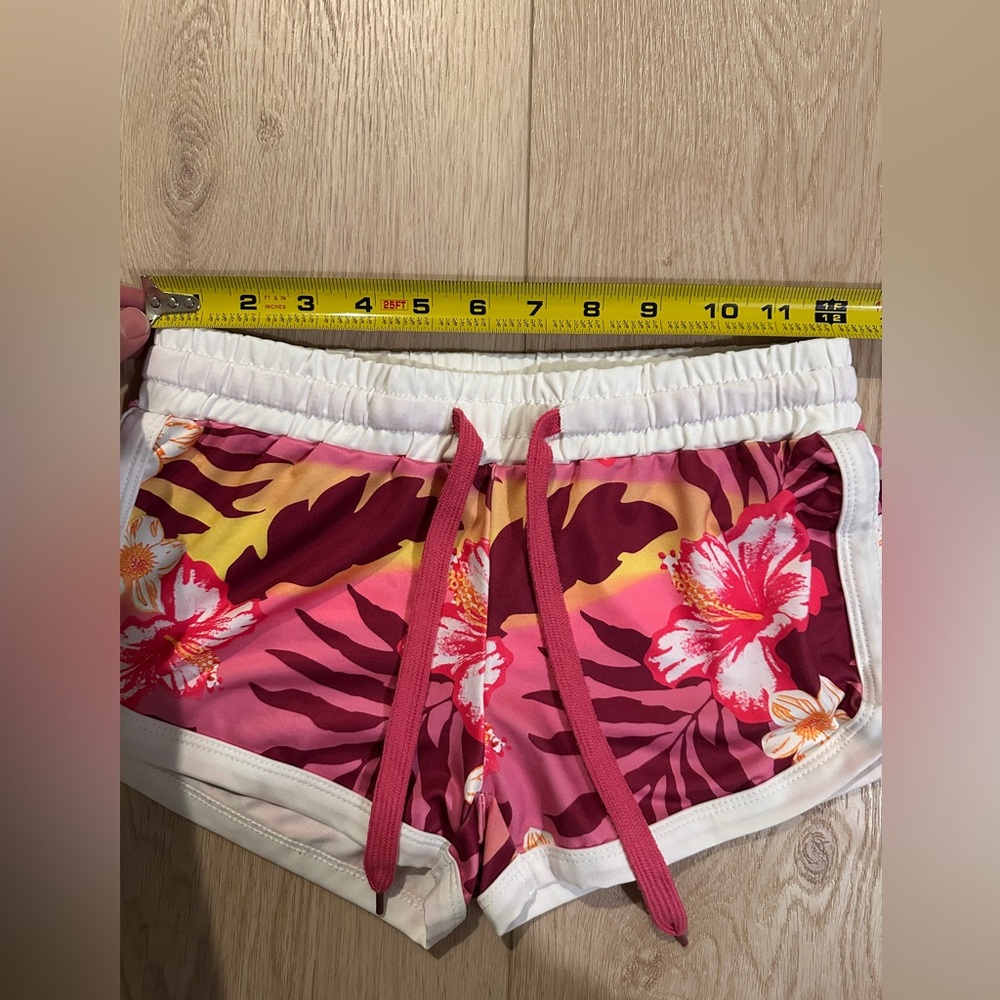 πΊ Hawaiian Themed Super Cute Pink Women's Shorts ππΌπ - Picture 3 of 6
